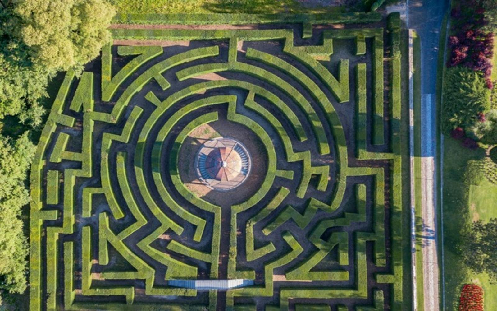 Luftfoto av den grønne labyrinten i Parco Giardino Sigurtà